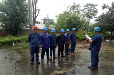 勉縣供電公司對清明貧困村電力線路設施進行徹底改造