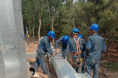 陵城區(qū)供電公司開(kāi)展110千伏真卿線組塔工作