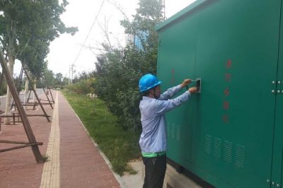 韓城供電公司線路專(zhuān)責(zé)對(duì)轄區(qū)環(huán)網(wǎng)柜認(rèn)真巡視