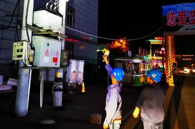 內(nèi)丘縣供電公司對(duì)轄區(qū)內(nèi)配電變壓器、高低壓線(xiàn)路進(jìn)行紅外測(cè)溫