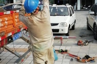 10千伏新埔線12號桿普通開關(guān)箱更換為智能遠(yuǎn)程控制開關(guān)箱