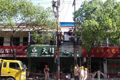 110千伏盛中變121前躍線(xiàn)190公變開(kāi)展安裝智能配變終端