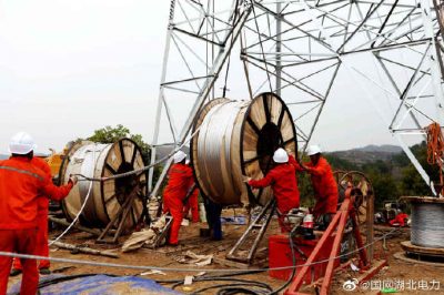 孝昌220kV線路工程的施工現(xiàn)場(chǎng)