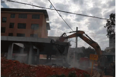 市政府：高壓線下建房，拆！