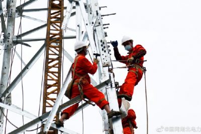 加緊施工，確保鄉(xiāng)鎮(zhèn)電網(wǎng)“強(qiáng)筋壯骨”