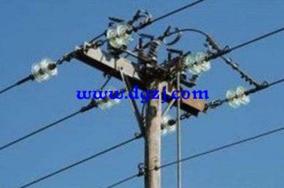 什么原因?qū)е码妷浩撸? title=