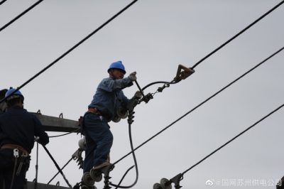 10千伏遷改線路 讓路新小區(qū)建設